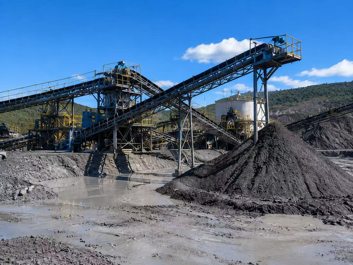 Abrasive ore slurry, quartz sand and metal mineral slurry