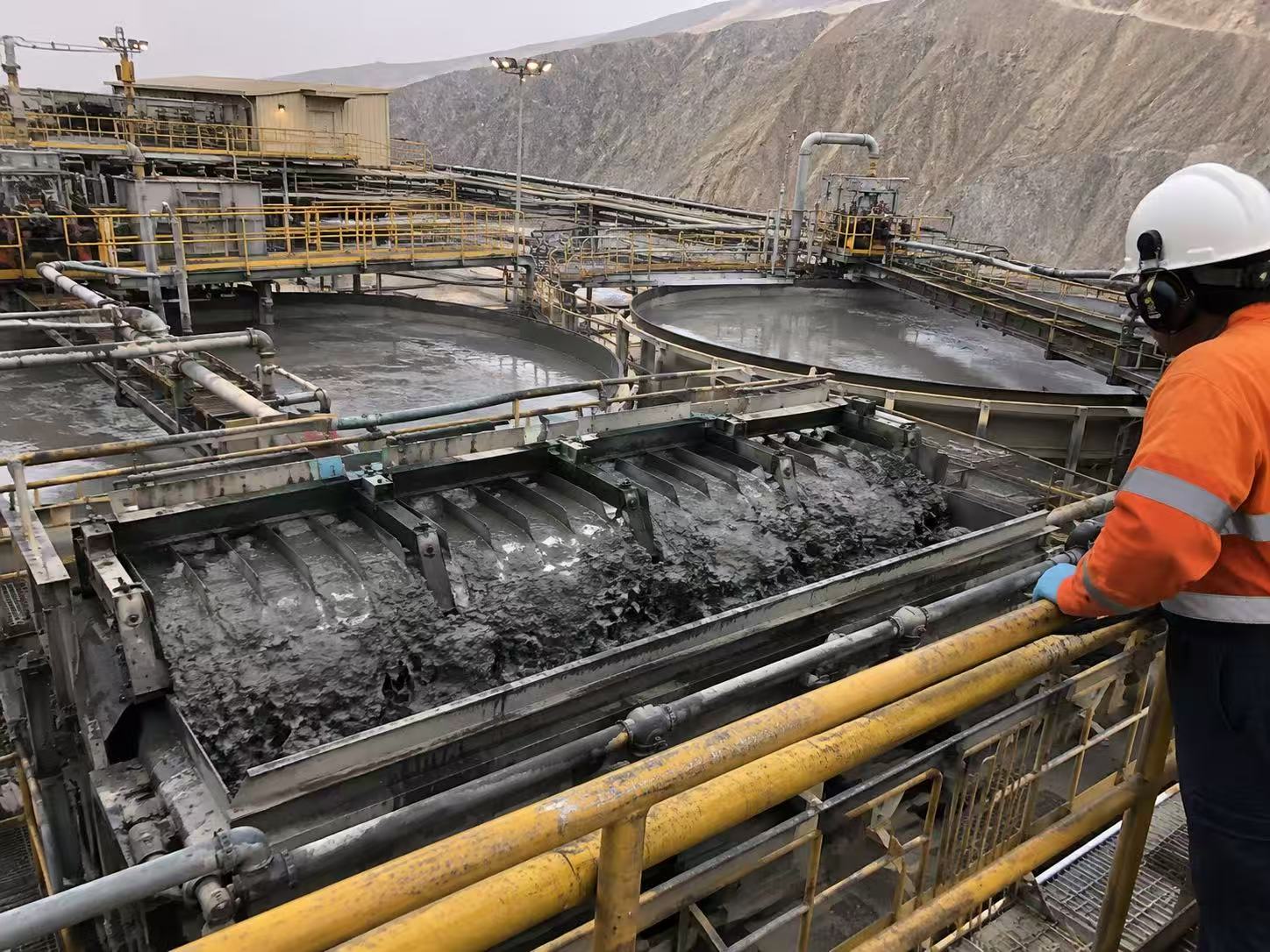 Non-ferrous metal mineral pulp dehydration