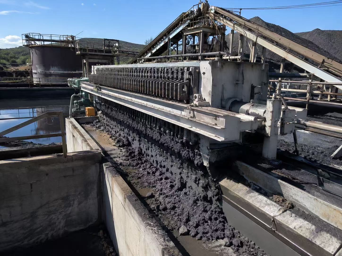 Coal washing and stone-processing waste slurry