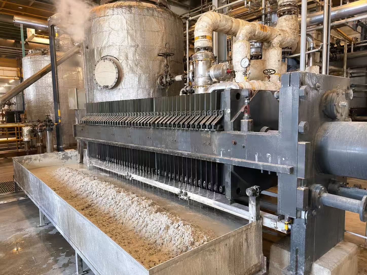 Construction mortar and building-material slurry